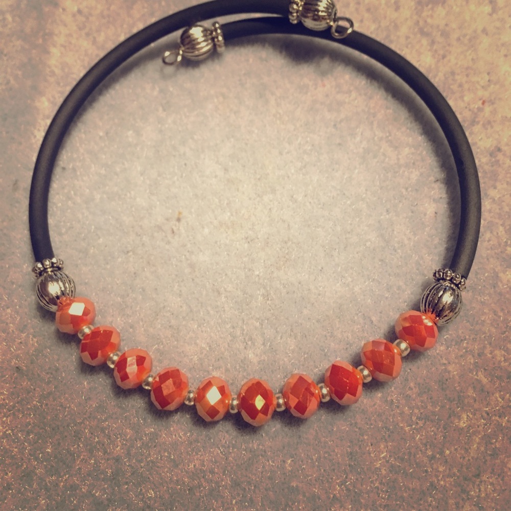 ❤️Handmade orange beaded bracelet!❤️
